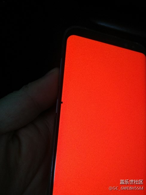 s8+ 國行，屏幕出現(xiàn)一個小黑點，貌似還在擴大