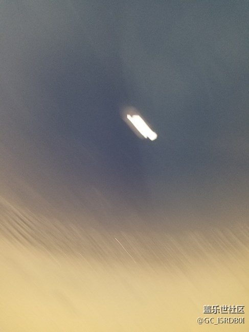 三星note8 頂配版 晚上拍照閃光燈反藍(lán)光。照片蒙霧？