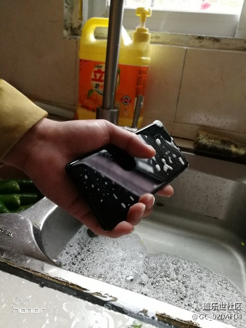 過年了，給手機(jī)洗個(gè)澡過個(gè)新年