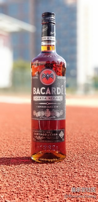 薩莉亞擺拍，多多指點(diǎn)