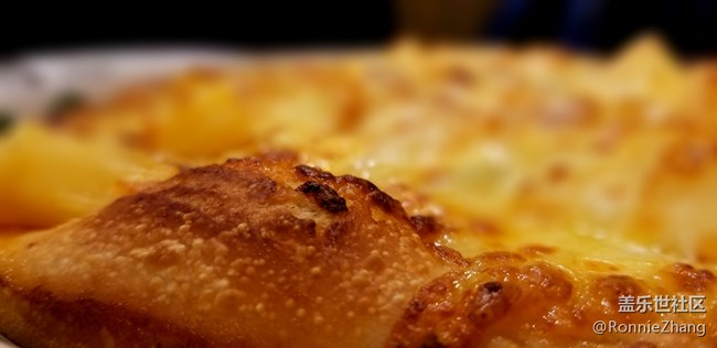 薩莉亞擺拍，多多指點(diǎn)