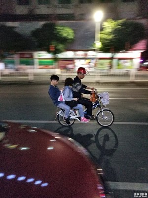 低光照夜間玩追焦！看來碰到了S8的拍照瓶頸了！