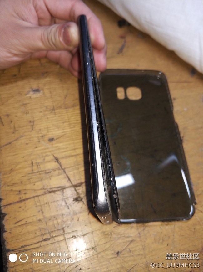 手機(jī)后蓋跟機(jī)體分開了，粘不住了？