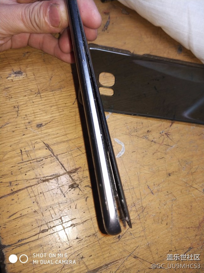 有誰的手機后蓋跟機體分開的？