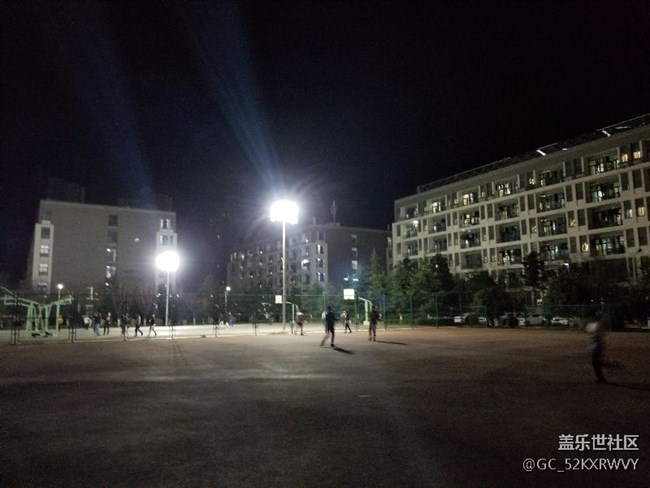 大家?guī)兔匆幌?，S8夜景拍照為什么這樣?