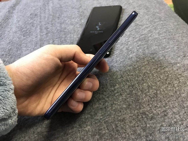 三星蓋樂世S9+與華為Mate 10 Pro外觀對比