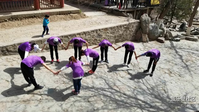 用優(yōu)質(zhì)貼心的服務(wù)和對(duì)產(chǎn)品知識(shí)的專業(yè)換取顧客的好感與信任 用優(yōu)質(zhì)貼心的服務(wù)和對(duì)產(chǎn)品知識(shí)的專業(yè)換取顧客的好感與信任