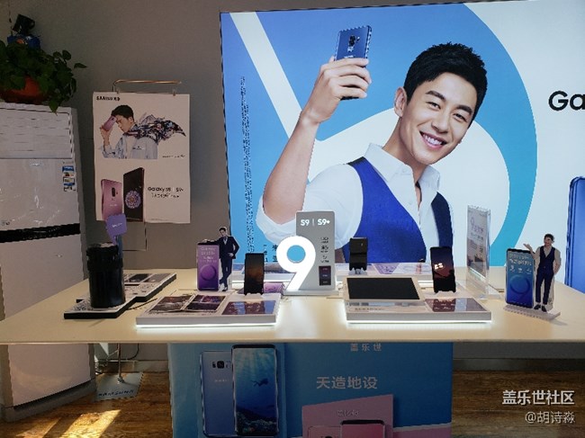 《甘肅分公司 河?xùn)|小區(qū)》微笑服務(wù)，用心感受顧客需求