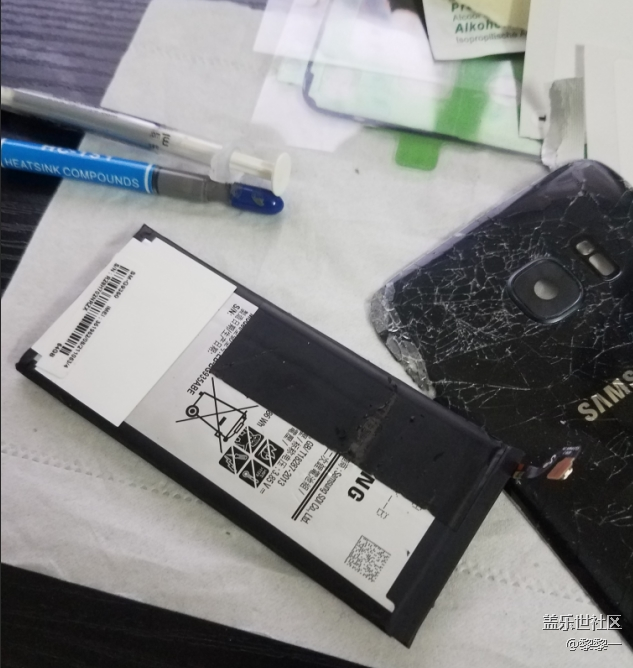 暴力換電池翹主板 擠硅脂，