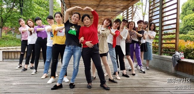 :浙江分公司紹興區(qū)域_      導(dǎo)購(gòu)員勞亞芬（付出總會(huì)有回報(bào)）