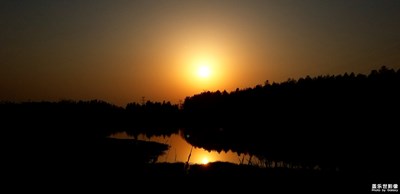 黃昏下的小姐姐