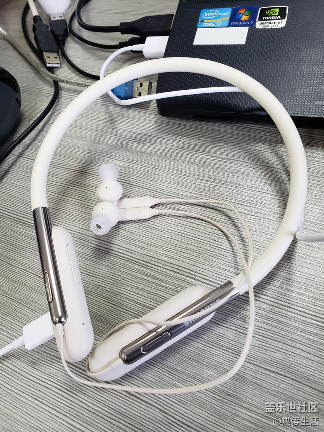 先行者中獎的彈力圈耳機收到了感覺很好啊