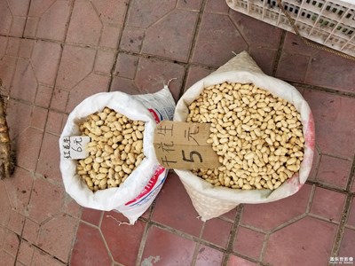 味美可口的櫻桃和桑椹