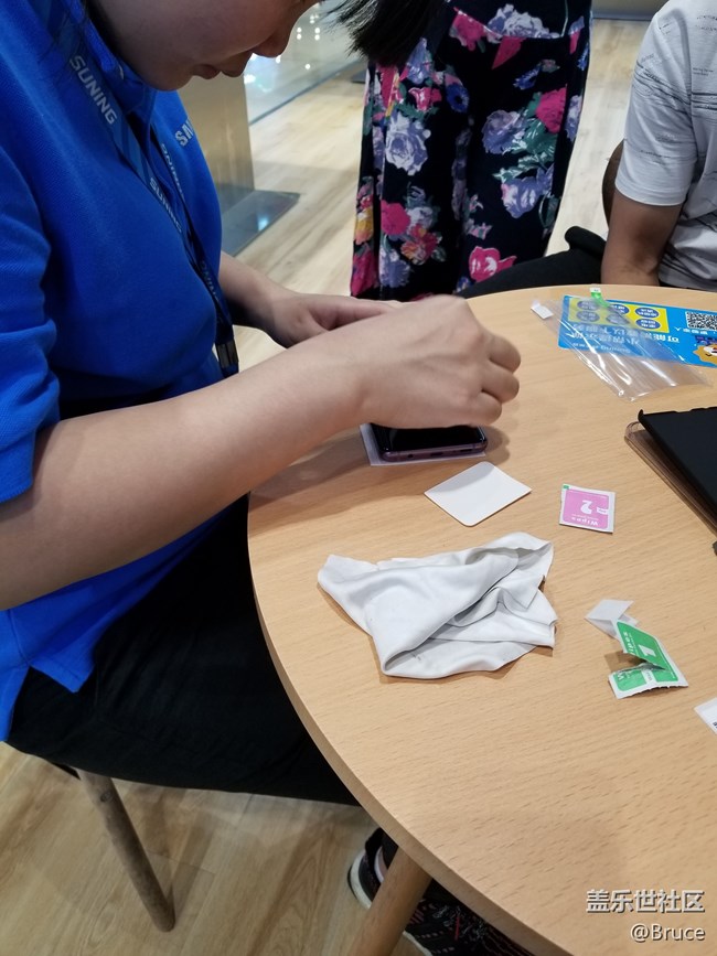 旗艦機(jī)出廠(chǎng)自帶貼膜