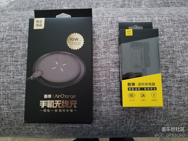 用上了無線充電板，一個(gè)字爽