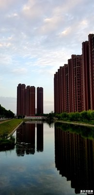 水中樓，樓邊水