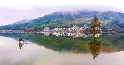 【中國(guó)最美瞬間】+哪里是天，哪里是湖，人在水中，心在鏡中