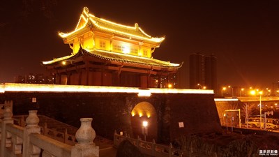 【中國(guó)最美瞬間】+ 夜拍起義門