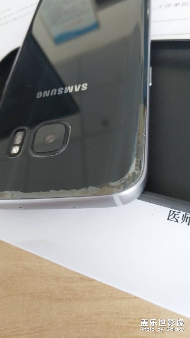 三星s7玻璃成這樣了，還有前面也是，也不防水了