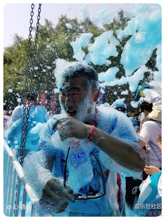 歡樂(lè)的北京泡泡跑 歡樂(lè)的北京泡泡跑