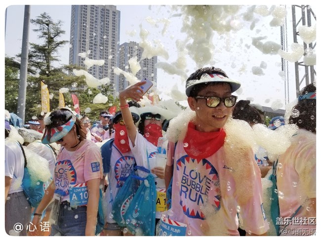 歡樂(lè)的北京泡泡跑 歡樂(lè)的北京泡泡跑