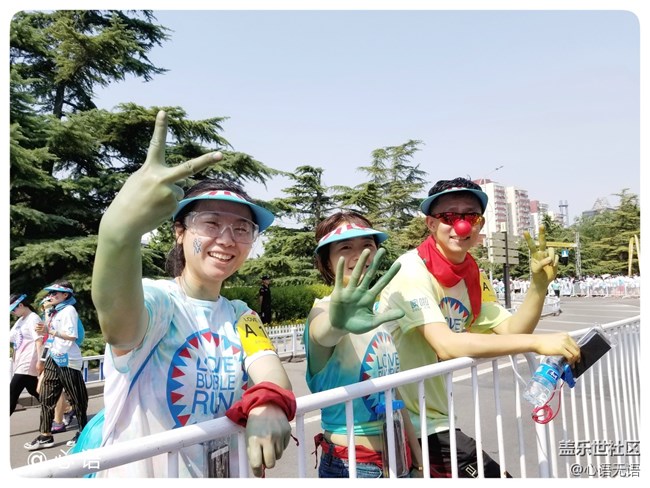 歡樂(lè)的北京泡泡跑 歡樂(lè)的北京泡泡跑