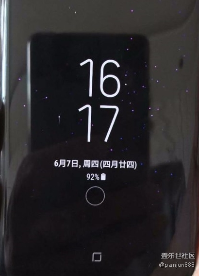 下面這個圓圈是個什么鬼，怎么消除。