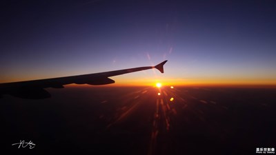 【回憶】+傍晚七點(diǎn)的飛機(jī)，我看到了最壯觀的日落