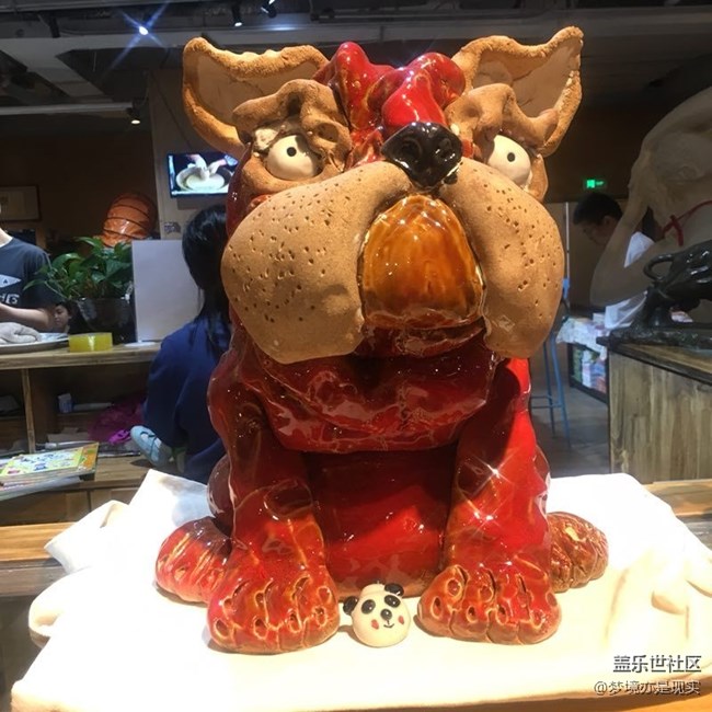 超開心的玩泥巴