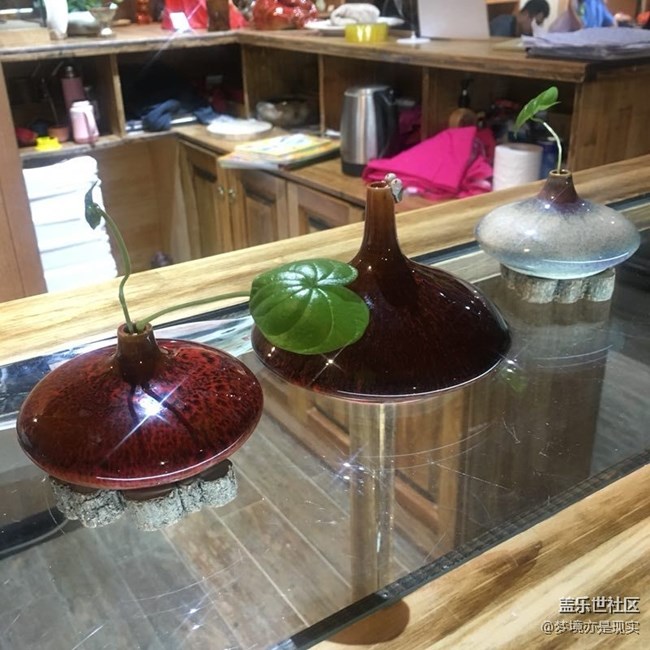 超開心的玩泥巴