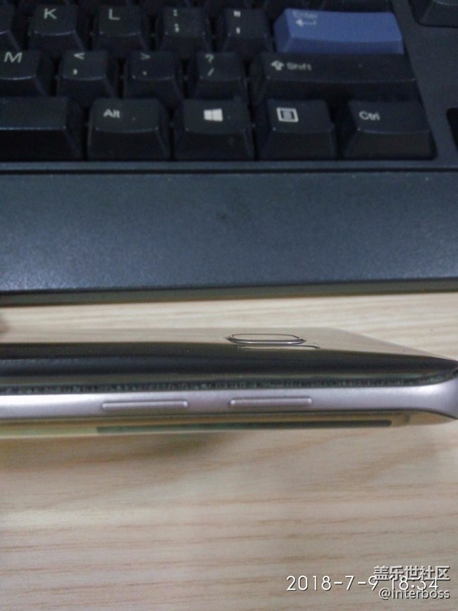 后蓋脫膠了。。。不知道能不能堅(jiān)持到5G商用。。。