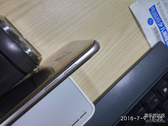 后蓋脫膠了。。。不知道能不能堅(jiān)持到5G商用。。。