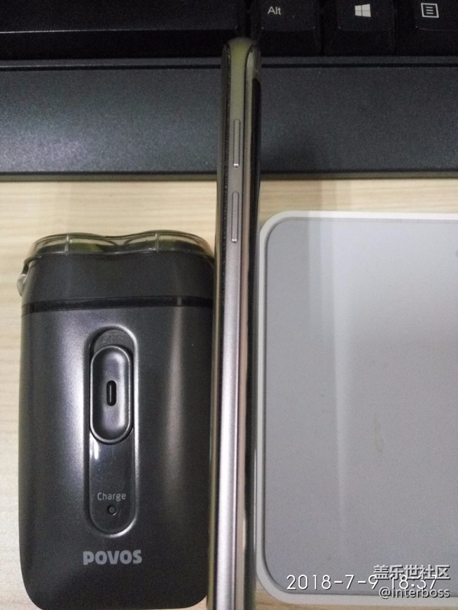 后蓋脫膠了。。。不知道能不能堅(jiān)持到5G商用。。。