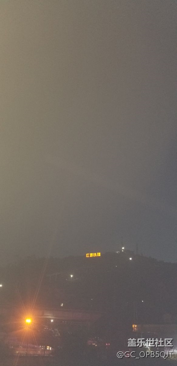 我的手機(jī)開閃光燈拍照怎么是這樣的啊