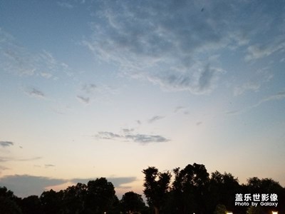 隨手拍，江邊天空