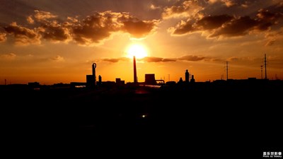 工業(yè)與夕陽。