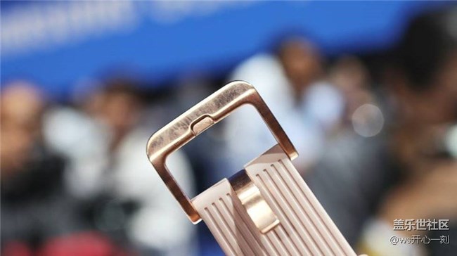 三星Galaxy Watch現(xiàn)場實拍圖賞:看上去就像是一塊真機械表 三星Galaxy Watch現(xiàn)場實拍圖賞:看上去就像是一塊真機械表