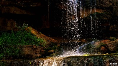 人說山西好風光之山里的小瀑布