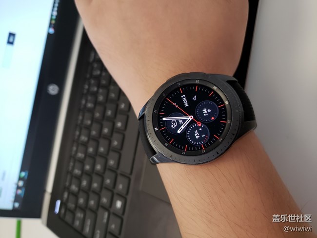 42mm黑色，Galaxy Watch上手體驗。