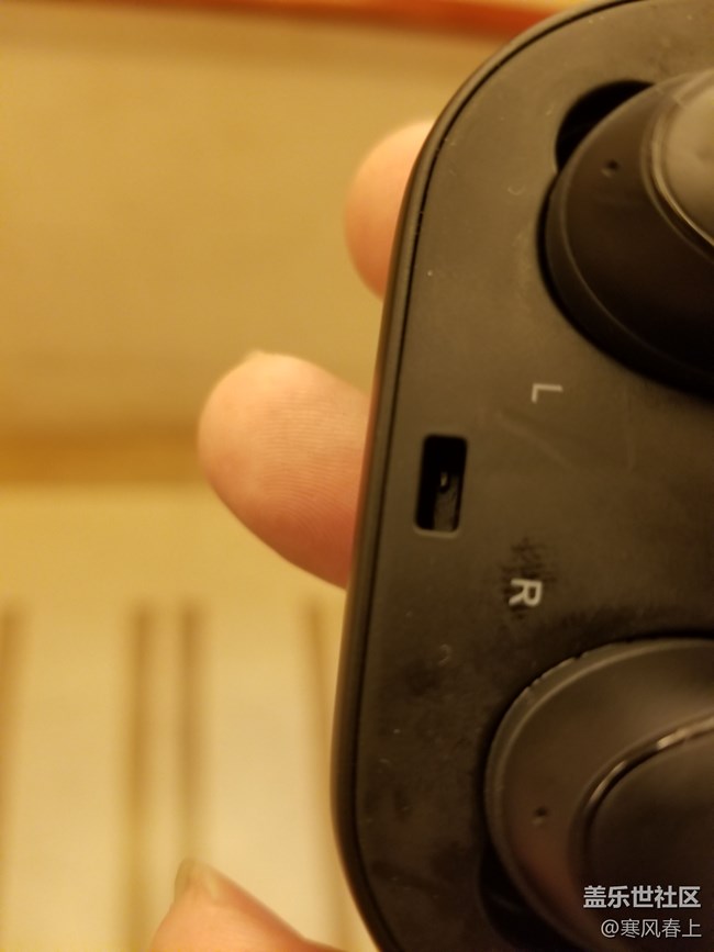 iconx 2018剛到3個(gè)月，外殼內(nèi)部卡扣斷裂，還不給保修