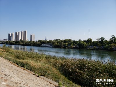 天氣不錯，河邊健走一小時