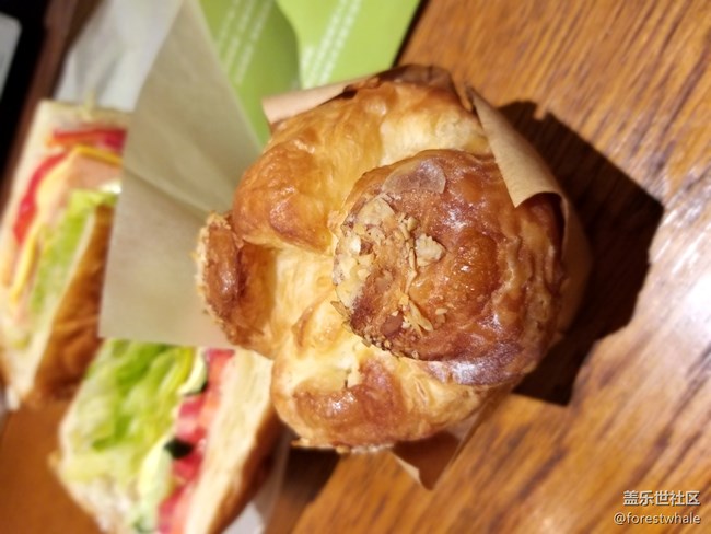 對(duì)手機(jī)的攝像又愛又恨