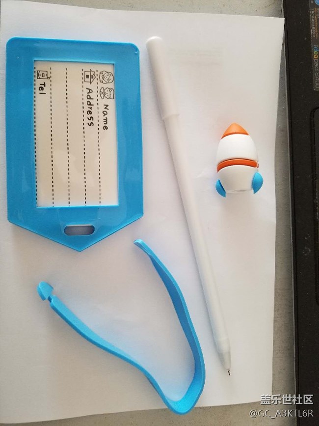 兌換的行李牌和中性筆到了