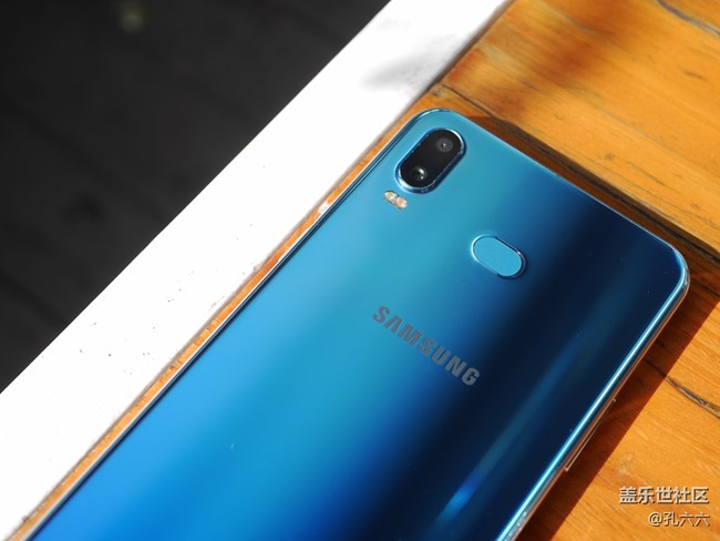 外觀精致手感細(xì)膩 三星Galaxy A6s美圖賞 外觀精致手感細(xì)膩 三星Galaxy A6s美圖賞