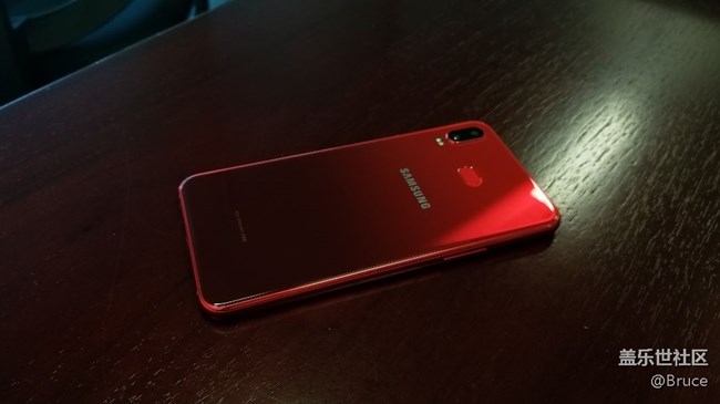 Galaxy A6s 四色照片共享