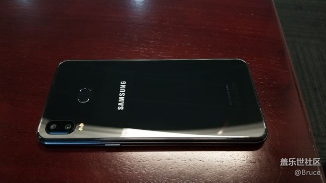 Galaxy A6s 四色照片共享