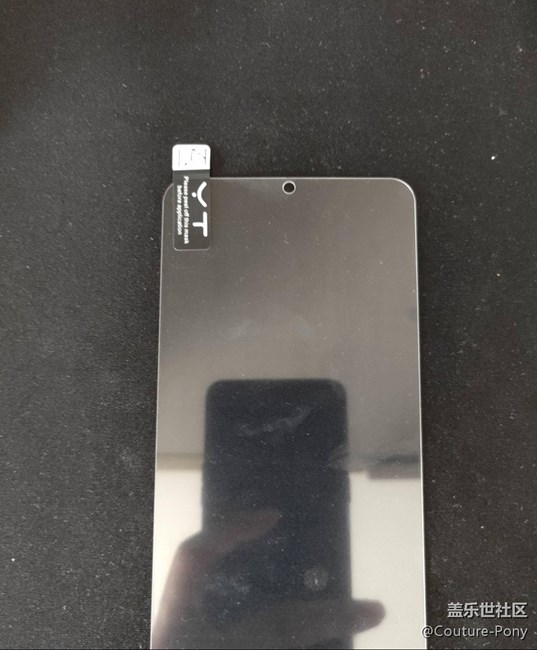 Galaxy A8s 鋼化膜獨(dú)家曝光