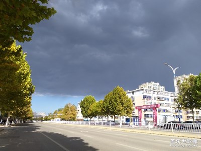 一邊陰天，一邊晴天