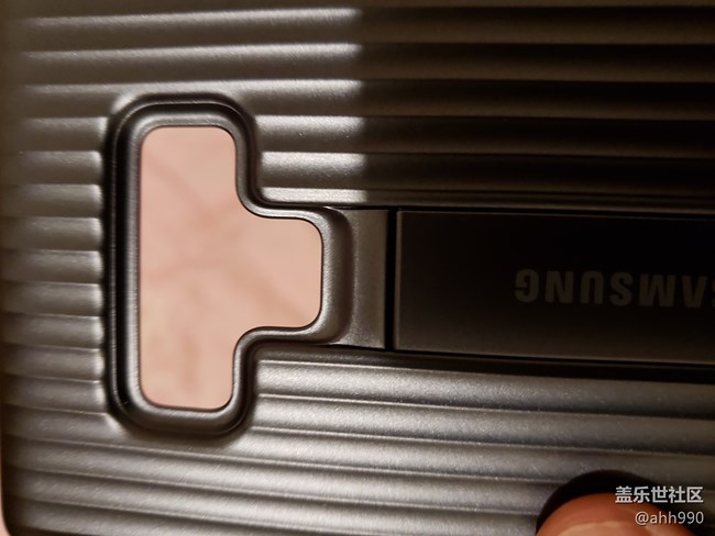 行李箱手機(jī)殼使用10天后無(wú)奈把它換下