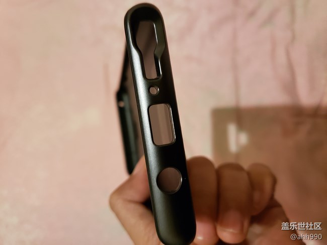 行李箱手機(jī)殼使用10天后無(wú)奈把它換下